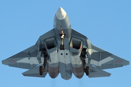 Siêu máy bay tàng hình Sukhoi T-50 bất ngờ tái xuất