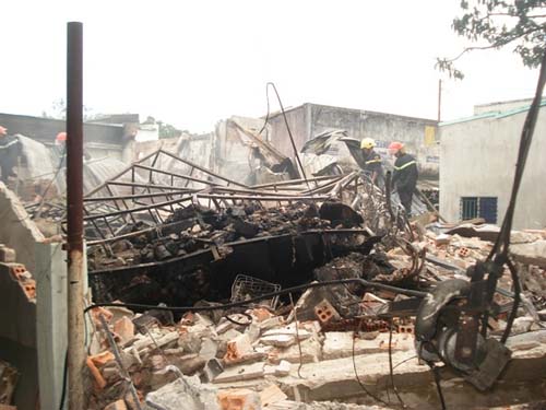 Nhà trung tá công an phát nổ, cả xóm hoảng loạn