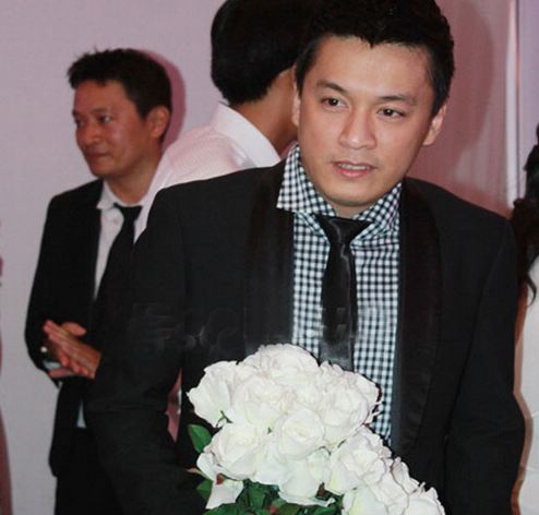 Lam Trường bí mật đính hôn với 