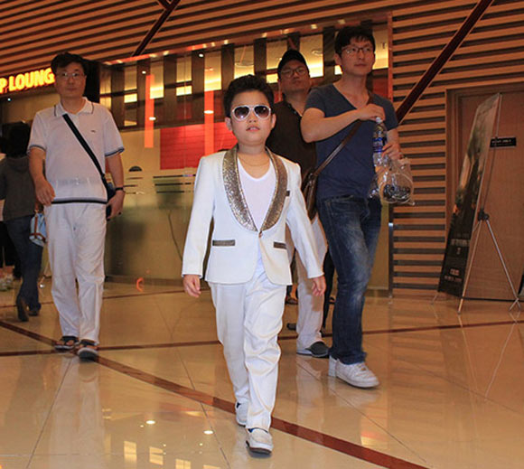 Psy nhí gây ‘náo loạn’ Sài Thành