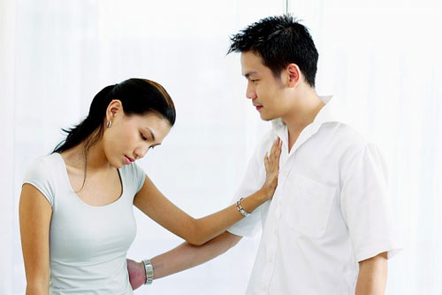 Điên đầu vì bạn gái bị tình cũ quấy rối