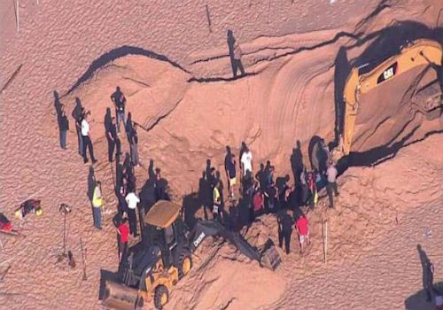 Mỹ: Cứu sống cậu bé sụp hố cát tử thần