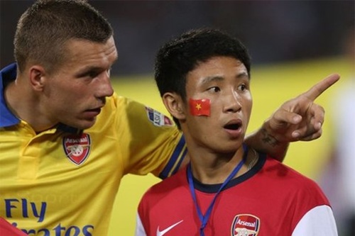 Truyền thông quốc tế rầm rộ đưa tin về trận Việt Nam - Arsenal