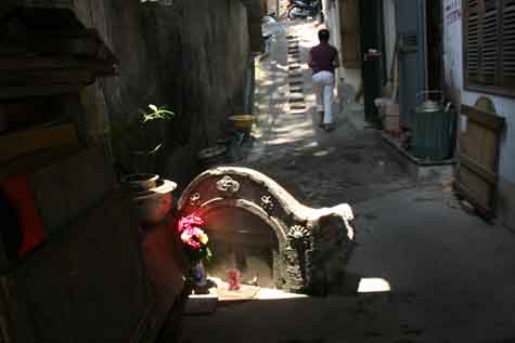 Bí mật khu mộ cổ người Tàu giữa lòng Hà Nội