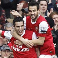 Cesc muốn tái ngộ Persie ở MU