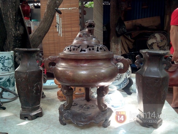 Săn hàng độc ở phiên chợ đồ cổ, đồ xưa đặc biệt giữa Hà Nội