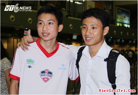 Running Man ra sân bay bằng xe riêng bầu Đức