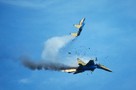 2 máy bay chiến đấu F-16C của Mỹ đâm nhau trên không