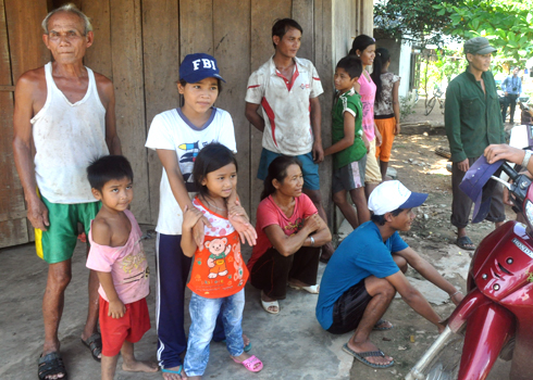 Hàng nghìn người tháo chạy vì động đất