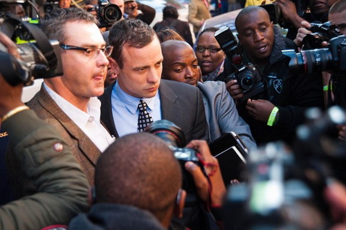 'Người không chân' Pistorius đối mặt với 2 tội danh mới