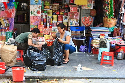 Mua sắm hàng mã cúng Rằm tháng 7: Cốt ở lòng thành