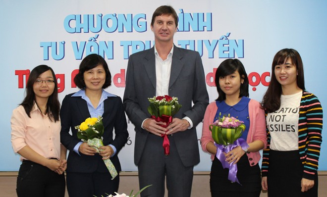 Vì sao quán quân Đường lên đỉnh Olympia không về nước?