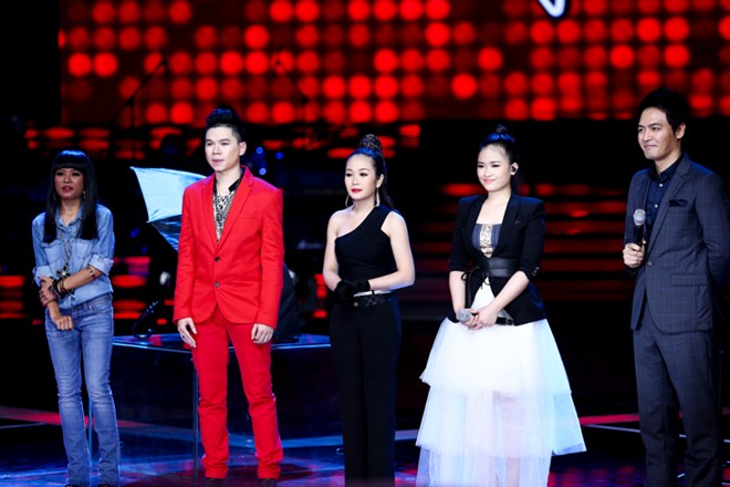 Giám khảo The Voice đua nhau đưa thí sinh 'lên mây xanh'