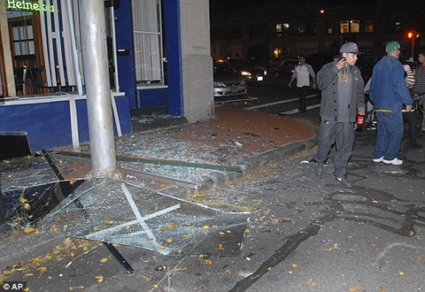 Nổ khí gas san bằng câu lạc bộ thoát y