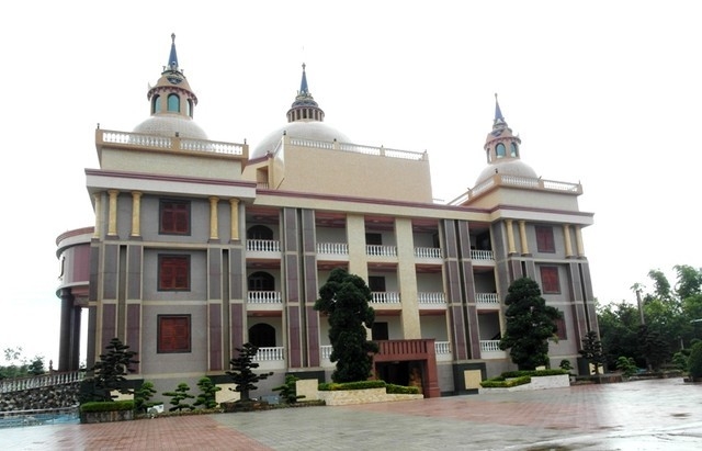 Bên trong cung điện hoành tráng, xa hoa đại gia Trầm Bê