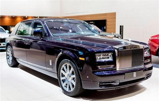 Cận cảnh Rolls-Royce Phantom gắn 446 viên kim cương