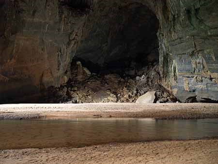 Hang Én Việt Nam sắp lên phim bom tấn của Holywood