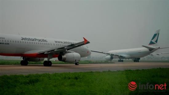 13 chuyến bay dự định hạ cánh xuống Tân Sơn Nhất phải chuyển hướng