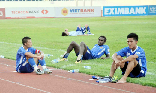 Bóng đá Việt Nam trước nguy cơ “đứt” hàng loạt