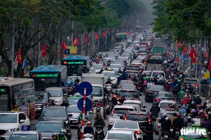 Hà Nội tắc khắp mọi ngả đường chiều 27 tết