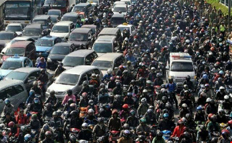 Tắc đường hàng chục giờ ở Indonesia, 18 người thiệt mạng