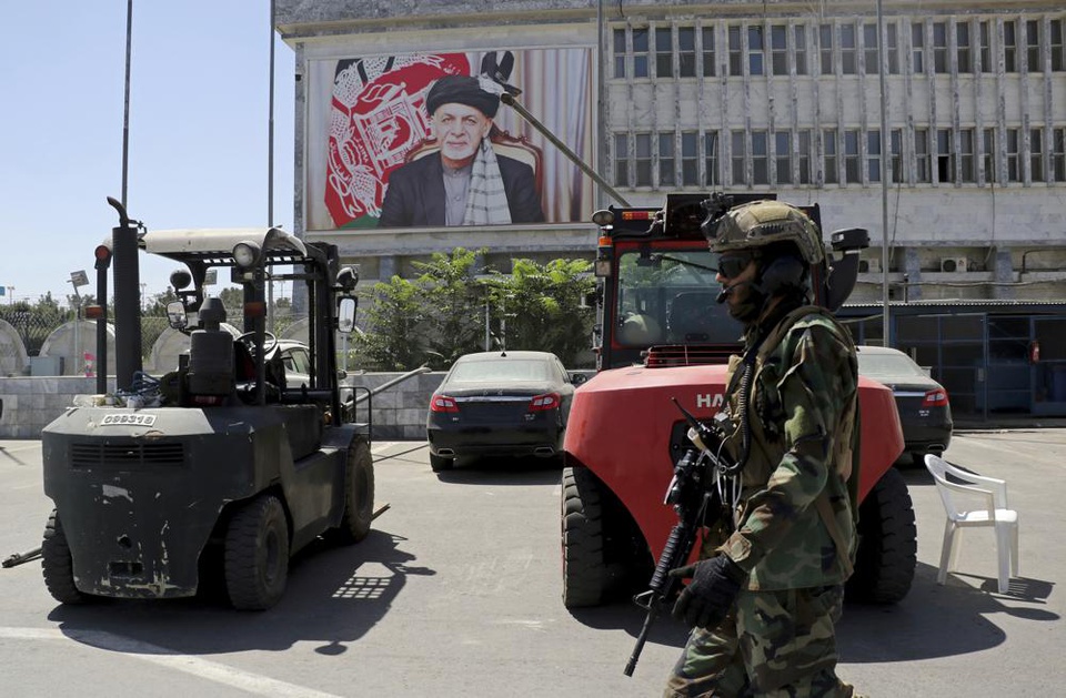Bị Taliban ngăn cản, 4 máy bay sơ tán không thể cất cánh