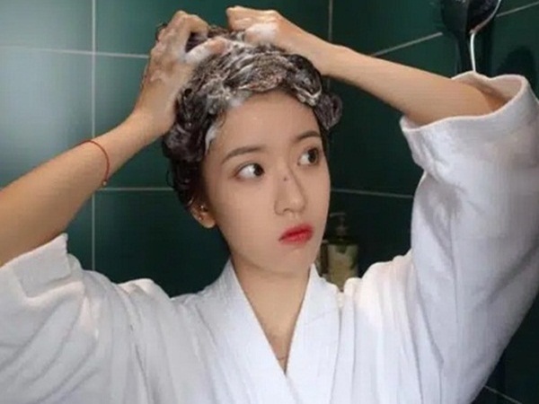 Tác hại khôn lường của việc tắm gội khuya