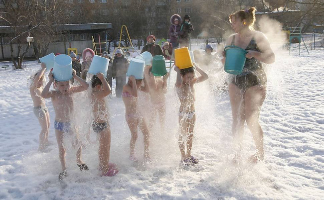 Kỷ lục tắm nước đá ở Nga