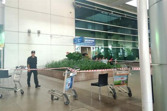Một hành khách nước ngoài rơi từ tầng 3 ở sân bay Tân Sơn Nhất