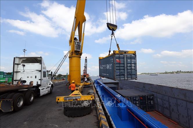Truyền thông quốc tế: Kinh tế Việt Nam vững vàng trong đại dịch COVID-19