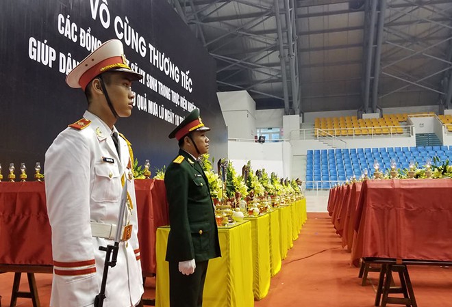 Rưng rưng lễ tang 22 chiến sĩ hy sinh tại Quảng Trị