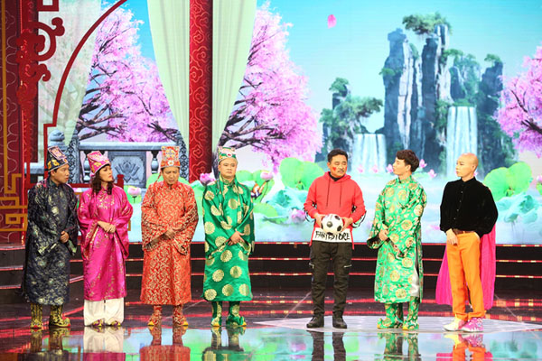 Táo quân 2019: Ngọc Hoàng Quốc Khánh xuống hạ giới 'đi bão', mừng chiến thắng của tuyển bóng đá Việt Nam
