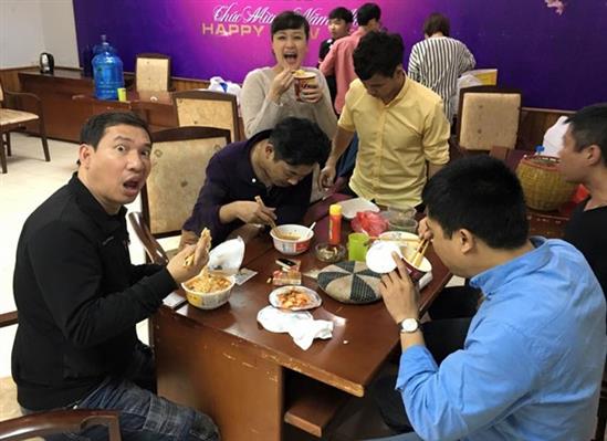 Táo Quân 2016: Tự Long hát bản chế ca khúc 'Vợ người ta'