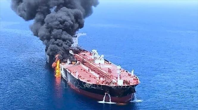 Houthi tấn công tàu sân bay Mỹ và các mục tiêu của Israel