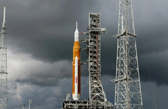 Bão Ian khiến NASA lại lỡ hẹn với Mặt Trăng