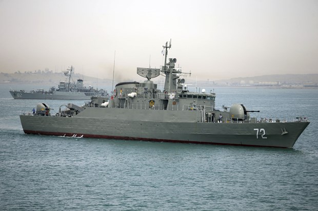 Iran lần đầu tiên phóng ngư lôi từ tàu ngầm tự sản xuất