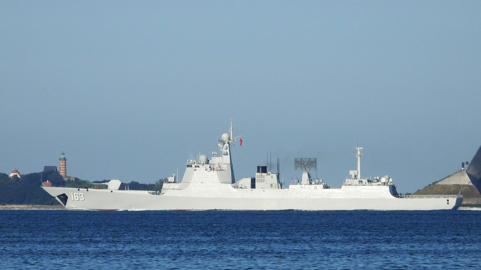 Tàu khu trục Trung Quốc thăm St. Petersburg