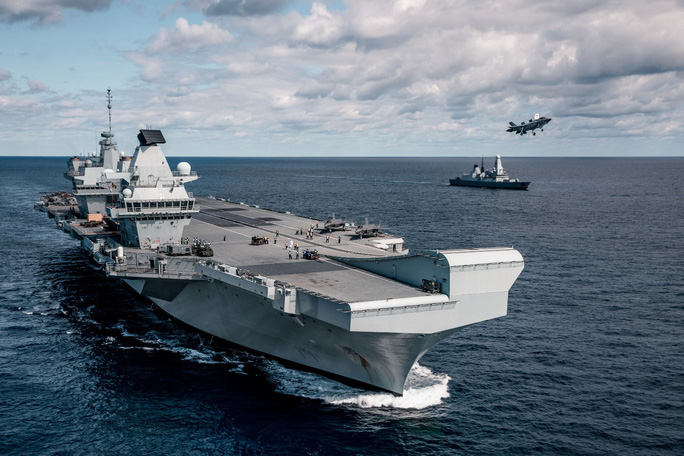 Tàu sân bay Anh đem theo 24 chiếc F-35B đến biển Đông