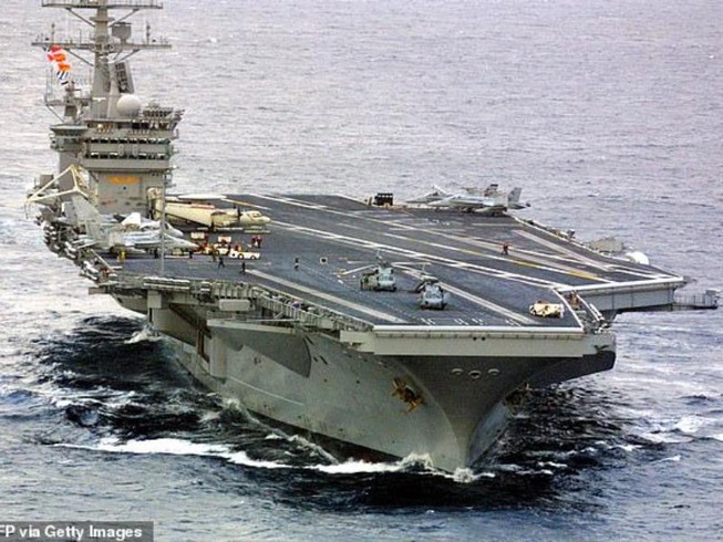 Tên lửa Iran phát nổ, rơi cách tàu sân bay Mỹ 161 km