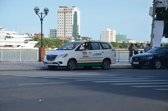 Đi 6km, du khách Hàn bị tài xế taxi 
