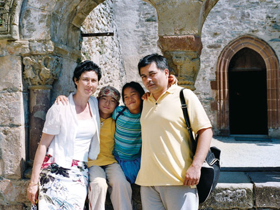 Tìm người hiến tế bào gốc cứu cô gái gốc Việt