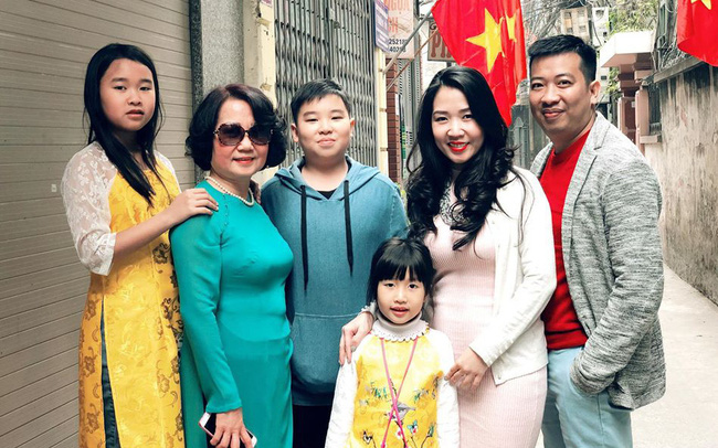 Con hỏi 'Sao Tết phải về thăm ông bà, không đi du lịch', nhà văn Hoàng Anh Tú trả lời đầy tâm phục trước thực trạng nhiều gia đình... trốn Tết