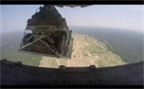 Xem Không quân Mỹ thả xe bọc thép Humvees từ độ cao trên 1,5km xuống đất
