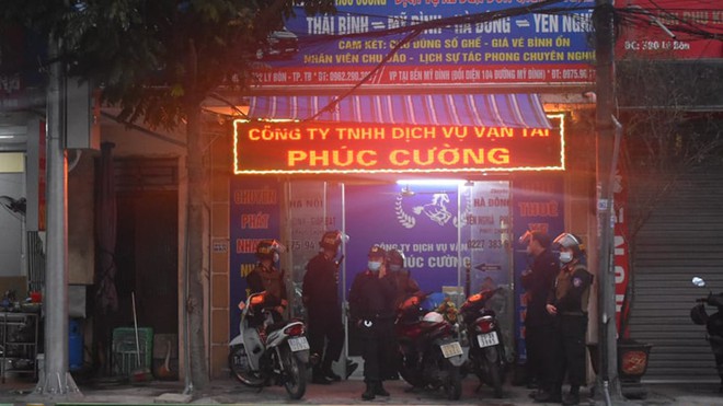 Công an Thái Bình phong tỏa văn phòng, bắt giám đốc Công ty xe khách Phúc Cường