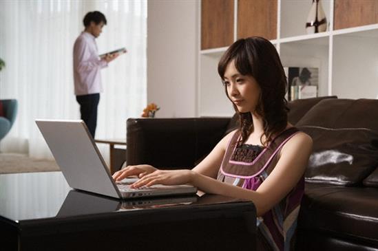 Dở khóc dở cười vì thuê nhầm thám tử gà mờ theo dõi chồng