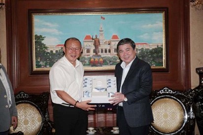 Thầy Park ví các học trò mạnh mẽ như hổ trên sân dù ngoài đời ngoan hiền
