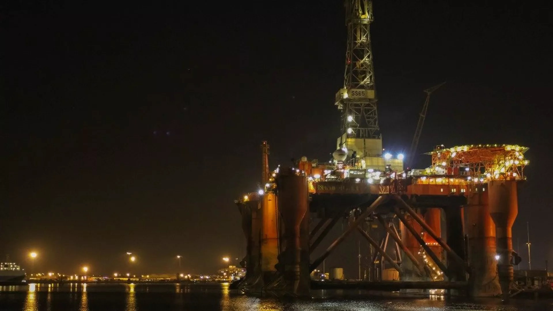 Dầu Brent giảm giá dưới 62 USD/ thùng lần đầu tiên kể từ năm 2021