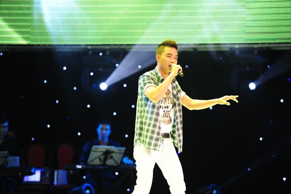 The Voice tập 1: Mr. Đàm nhận xét Minh Sang có lực hơn cả Bùi Anh Tuấn