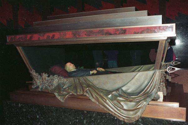 Cuộc sơ tán bí mật thi hài Lenin tới Siberia