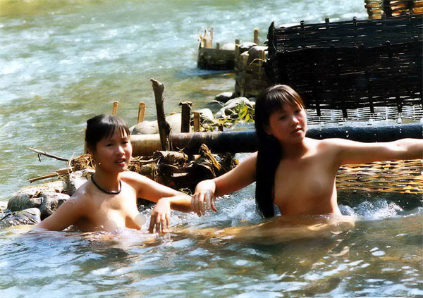 Loạt ảnh thiếu nữ hồn nhiên tắm tiên 